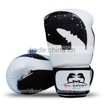 2016 New Fashion UFC Fitness Professional Grant Luva Boxe MMA Training Boxing Gloves In Colors PU Muay Thai Gym Sports Equipment