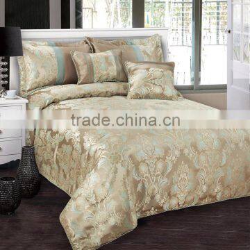 Luxury piping all-over jacquard comforter