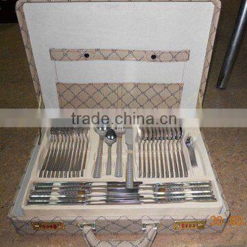 High quality 84pcs cutlery set with leather case gift case