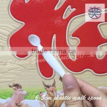 small cosmetic plastic spoon, OEM plastic spoon 6.5CM, plastic pp cosmetic face mask cream spatulas little spoon