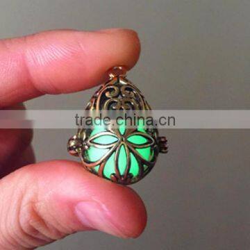 New Glow In The Dark Locket Hollow Glowing Stone Pendant Luminous Statement Chocker Pendants Necklace For Women