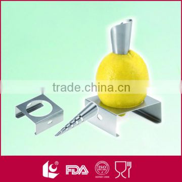 New design costom wholesale metal lemon squeezer