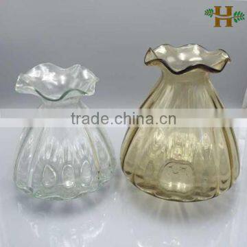 Waved Cone Glass Vase With Flower Shaped Opening photo-3
