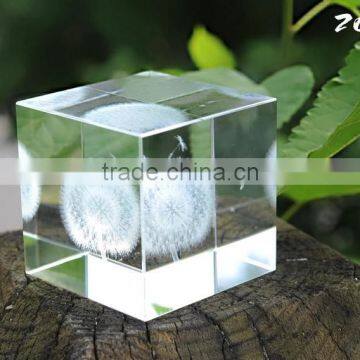 Desktop 3D k9 Crystal Glass Cube With Dandelion Figurines Inside For Souvenir Gifts