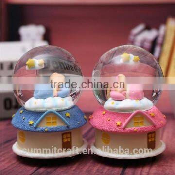 Resin pig snowflake snow globe wholesale birthday gift for kids