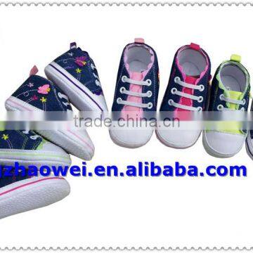Colorful flower embroidered mori baby girl's prewalker