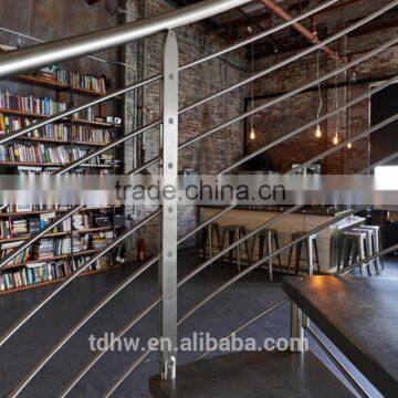 Indoor Steel Wood Spiral Staircase With Stainless Steel Railing photo-3