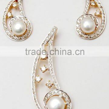 Designer Pearl Pendant Set With Pave Diamond Setting