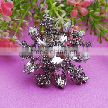 2015 funny fashion wholesale bulk brooch with crystal