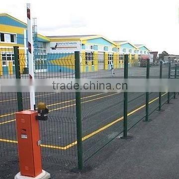 Wire mesh fence