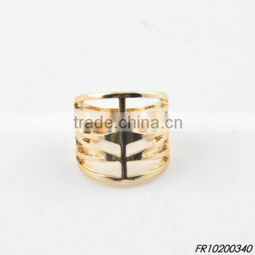 gold metal ring