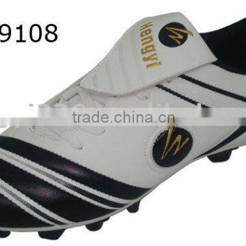 OUTDOOR SOCCER SHOES