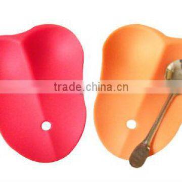 2014 new design cheap 2 holes food grade silicone spoon rest set