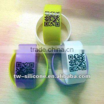 Good Looking QR Bracelet