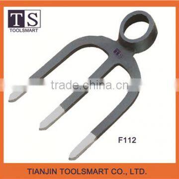 Forged railway steel garden fork hoe with oval eye