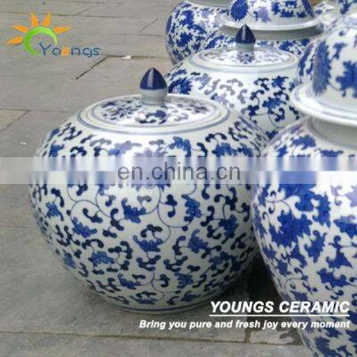 Traditional chinese small blue and white ceramic urn jars