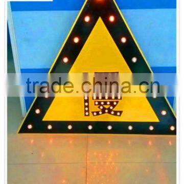 Hot Sale Aluminum LED Solar Triangle Traffic Warning Sign Board