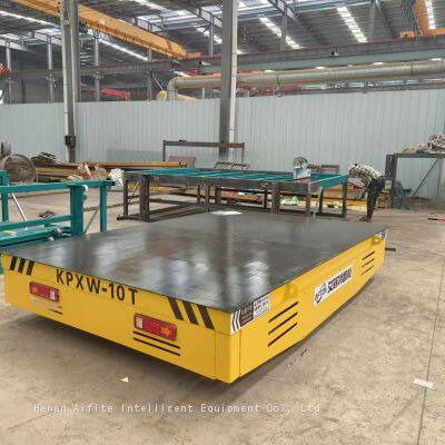 Electric trackless transfer cart used in or shuttle across the warehouses