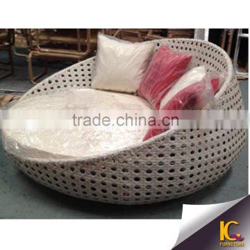 Single use outside item outdoor round rattan daybed with waterproof cushion