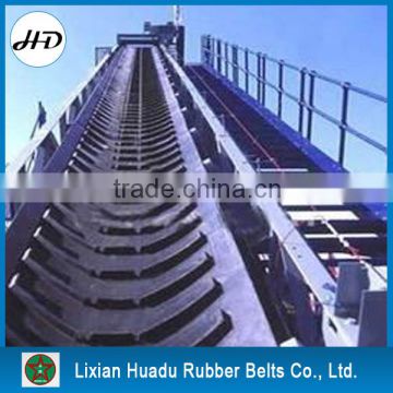 black rubber chevron/patterned conveyor belt