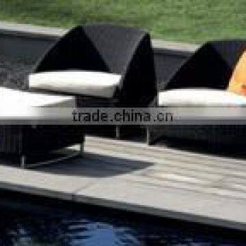 Poly rattan chair and table set