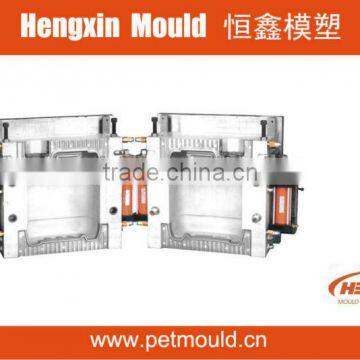 Extrusion blowing mould