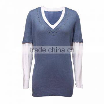 Sporty women jumper combining 3/4 jersey sleeves and beaded V neckline