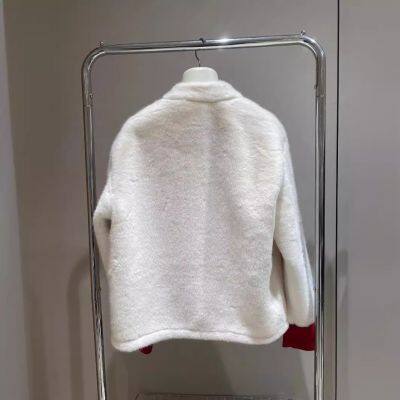 Un nouveau manteau traditionnel chinois de style chinois avec des boutons imitant la fourrure de vison, offrant aux femmes une impression de haute qualité photo-3