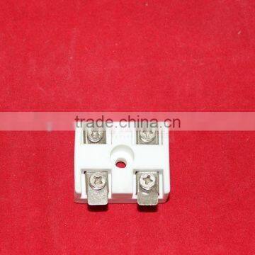 Insulating steatite ceramic connector