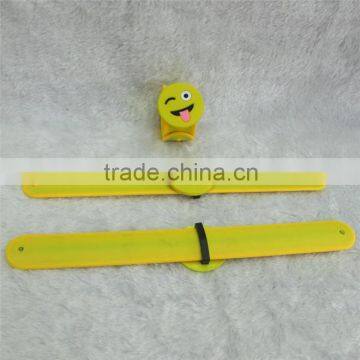 China Factory Silicone Emoji Slap Bracelet Pvc Emoji Snap Bracelet photo-2