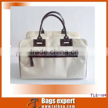 White microfiber sponge travel bag for lady