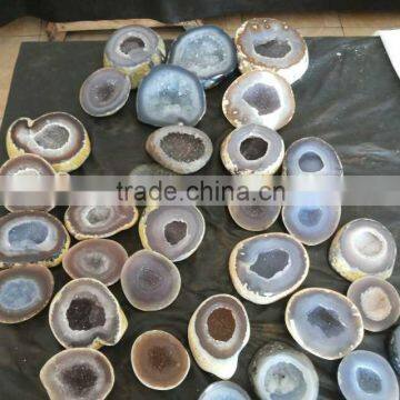 Wholeasle natural rainbow quartz crystal geode for home decoration