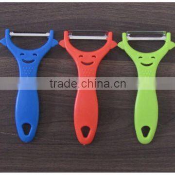 Plastic handle Creative Home plane scraping fruit planing Smile kitchen supplies household goods kitchen peeler P07