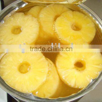 Canned pineapple in syrup