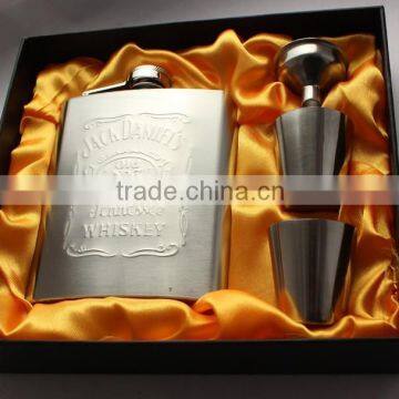 6oz Embossed Mini Flask Set With Funnel and Cups Gift Box Packing Hip Flask Set 18-8 Stainless Steel Hip Flask Set Pb Free