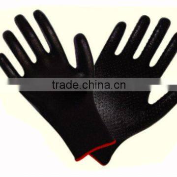 13 GUAGE NYLON GARDEN SAFETY BLACK POLYESTER LINED GLOVE COATED WITH BLACK NITRILE DOTS ON PALM