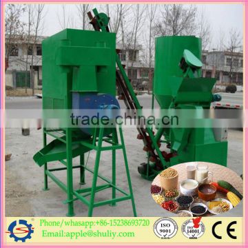 Farm using vertical poultry feed crusher and mixer machine