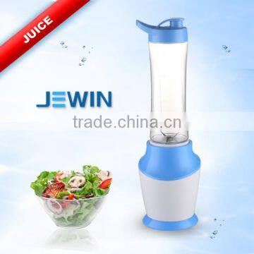 BPA-free mini blender with shake bottle