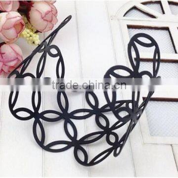 Cheap Jewelry Plain Black Cuff Metal Hollow Bangle With High Quality photo-4