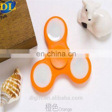 European Best Selling Adult Toy Plastic Funny Led Hand Solar Light Spinner