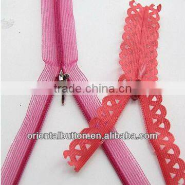 High quality fasion dyeable plastic lace zipper