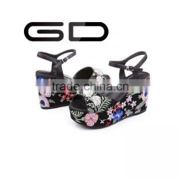 China Traditional Beautiful Embroider Wedge for Women Party Sandals photo-4