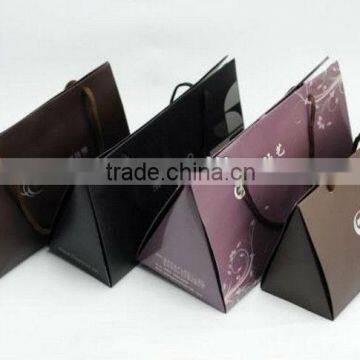 Fashionable triangle paper bags gift bag