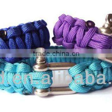 paracord survival bracelet