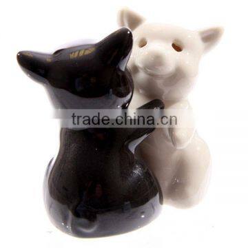 ceramic cute hug pig salt and pepper shaker