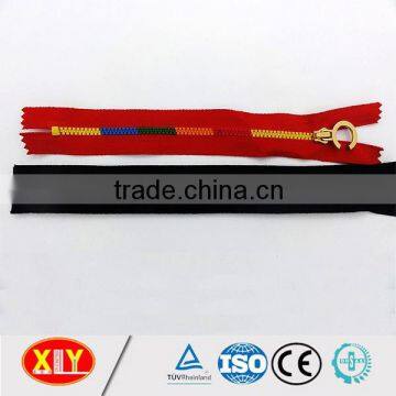 High Quality Custom Puller Contrast Color Plastic Zipper , Bag Zipper photo-2