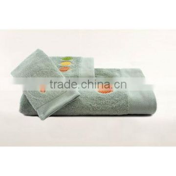 high quality 3 leaves embroidery cotton bath towel