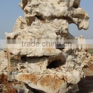 Garden landscaping stone with natural sharp and natural surface