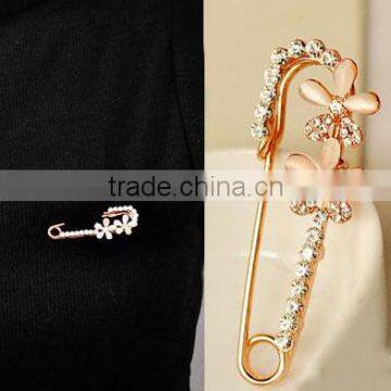 Nice gold Plated Rhinestone Crystal Flower Design Small Pin Brooch for women