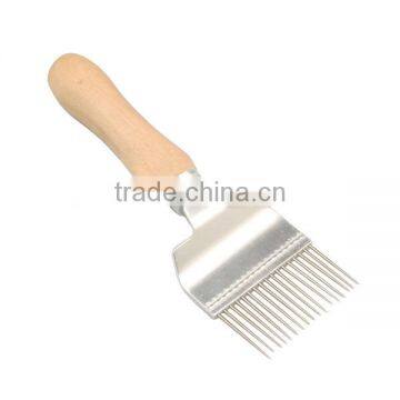 Uncapping fork,capping scratcher